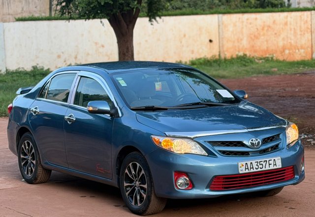 ***TOYOTA COROLLA LE **✅
*ANNÉE 2013  🩶*

*Boîte Automatique*
***Essence ⛽️Très Propre* * *
*Bien climatisée salon en Tissus*
*Zéro reproche état nickel*
**04 cylindres Demarage-Cle* 
 *Moteur & Suspension Impeccable** 
*Plaque d’origine AA……..*
*Documen