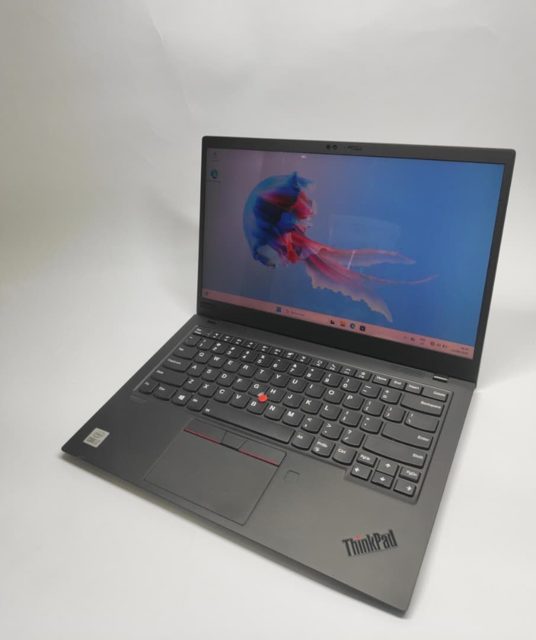 ⚡ Lenovo ThinkPad X1 Carbon Gen 8 ☑️ Processeur : Intel Core i7-10510U 10th gén (8CPUs @1.90GHz UP 4.80GHz Turbo - Cache 8Mo) ☑️ Mémoire RAM : 16Go LPDDR4X ☑️ Stockage : 512Go SSD Nvme 🖥️ Écran de 14" anti-reflets avec résolution 4K ⌨️ Clavier rétro-écla